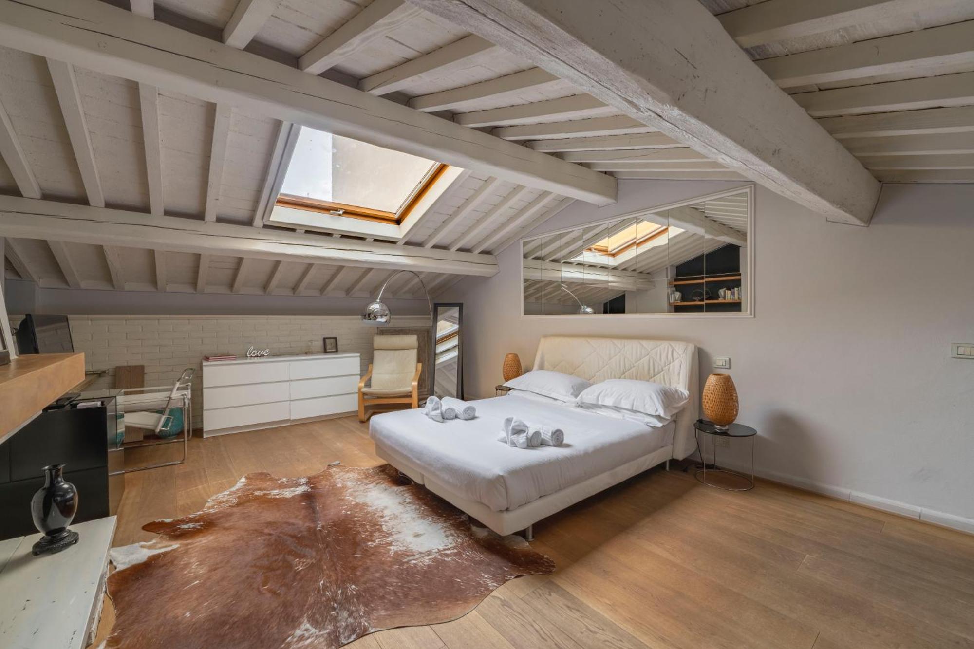 Elegant Penthouse In Santo Spirito Florence